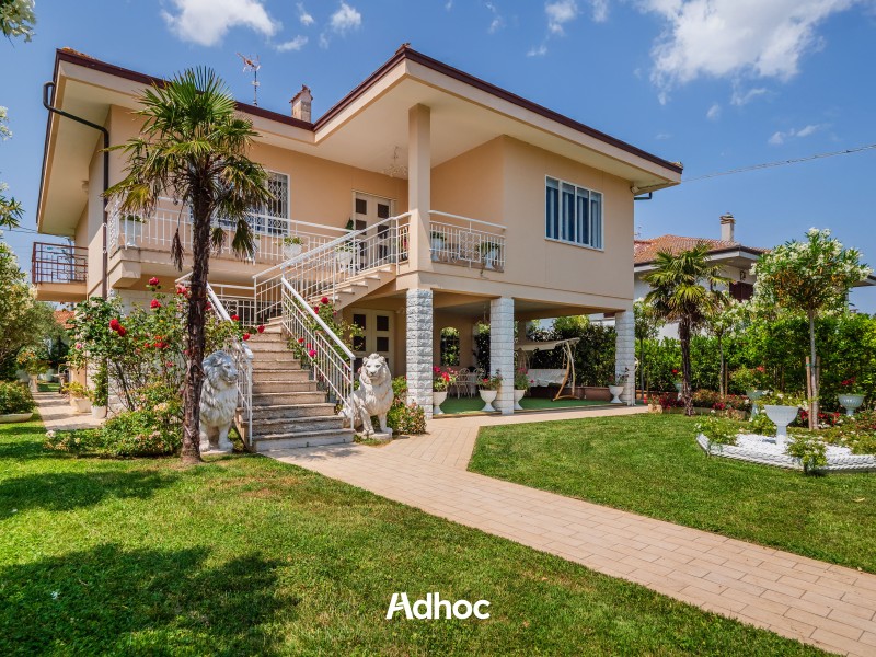 Villa unifamiliare con giardino
